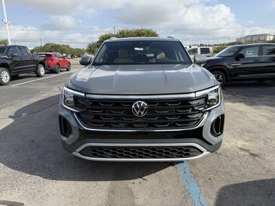 2026 Volkswagen Atlas Cross Sport 2.0T SE w/Technology and Panoramic Sunroof Package