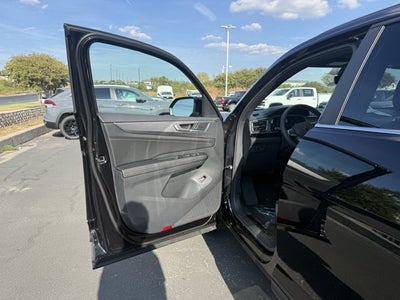 2026 Volkswagen Atlas Cross Sport 2.0T SE w/Technology and Panoramic Sunroof Package