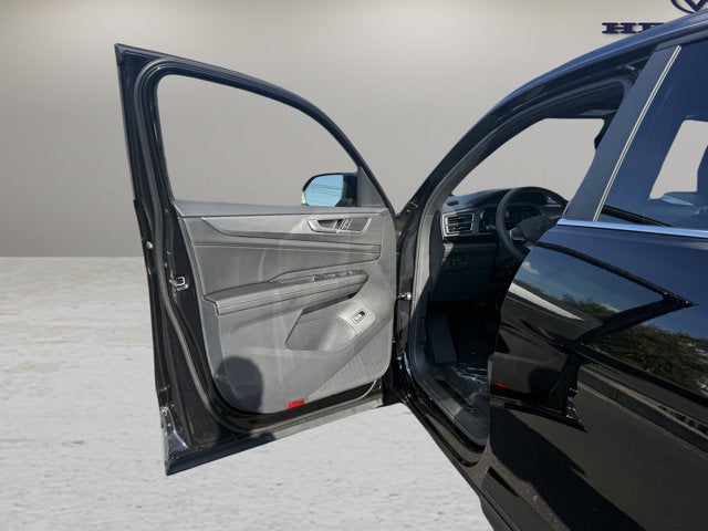 2026 Volkswagen Atlas Cross Sport 2.0T SE w/Technology and Panoramic Sunroof Package