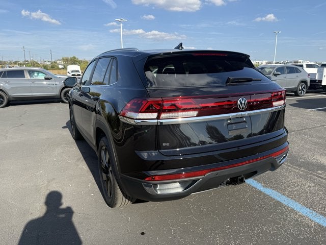 2026 Volkswagen Atlas Cross Sport 2.0T SE w/Technology and Panoramic Sunroof Package