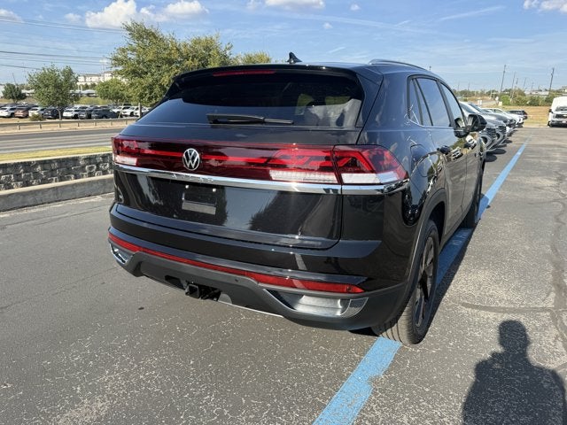 2026 Volkswagen Atlas Cross Sport 2.0T SE w/Technology and Panoramic Sunroof Package