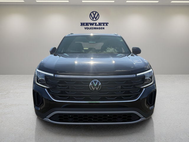 2026 Volkswagen Atlas Cross Sport 2.0T SE w/Technology and Panoramic Sunroof Package