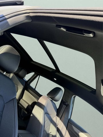 2026 Volkswagen Atlas Cross Sport 2.0T SE w/Technology and Panoramic Sunroof Package