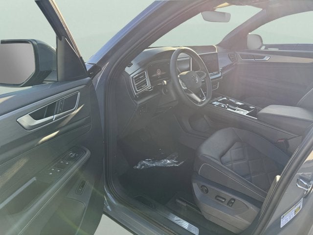 2026 Volkswagen Atlas Cross Sport 2.0T SE w/Technology and Panoramic Sunroof Package