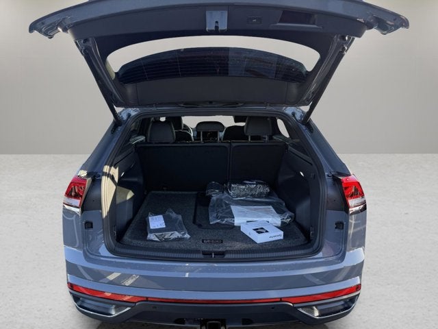 2026 Volkswagen Atlas Cross Sport 2.0T SE w/Technology and Panoramic Sunroof Package