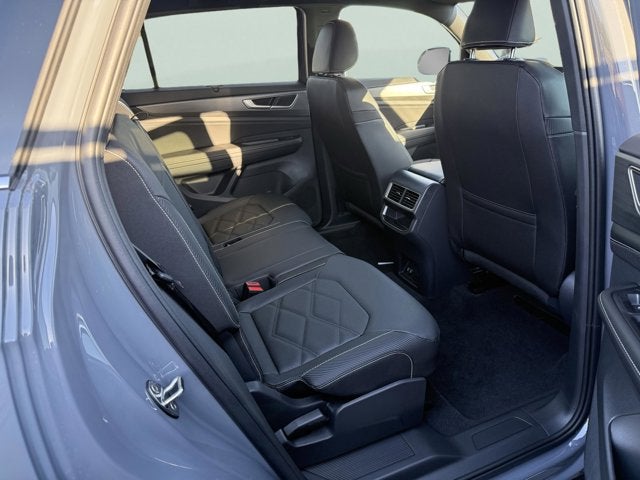 2026 Volkswagen Atlas Cross Sport 2.0T SE w/Technology and Panoramic Sunroof Package