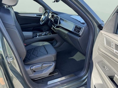 2026 Volkswagen Atlas Cross Sport 2.0T SE w/Technology and Panoramic Sunroof Package