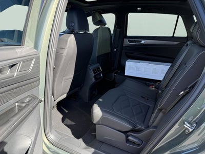 2026 Volkswagen Atlas Cross Sport 2.0T SE w/Technology and Panoramic Sunroof Package