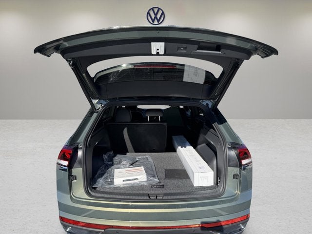 2026 Volkswagen Atlas Cross Sport 2.0T SE w/Technology and Panoramic Sunroof Package