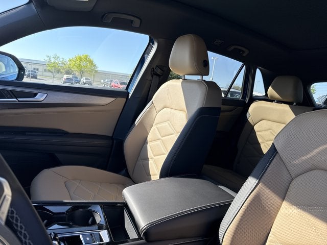 2026 Volkswagen Atlas Cross Sport 2.0T SE w/Technology and Panoramic Sunroof Package