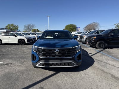 2026 Volkswagen Atlas Cross Sport 2.0T SE w/Technology and Panoramic Sunroof Package
