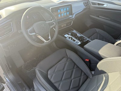 2026 Volkswagen Atlas Cross Sport 2.0T SE w/Technology and Panoramic Sunroof Package