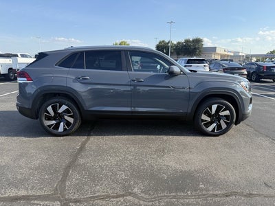 2026 Volkswagen Atlas Cross Sport 2.0T SE w/Technology and Panoramic Sunroof Package
