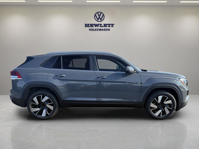 2026 Volkswagen Atlas Cross Sport 2.0T SE w/Technology and Panoramic Sunroof Package