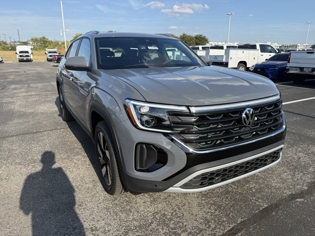 2026 Volkswagen Atlas Cross Sport 2.0T SE w/Technology and Panoramic Sunroof Package