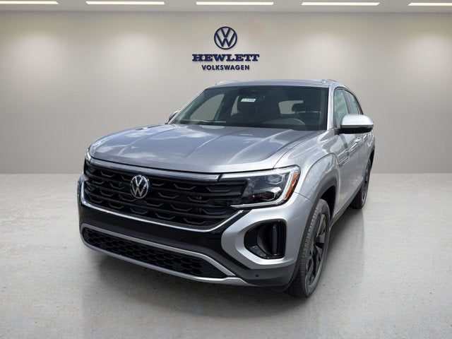 2026 Volkswagen Atlas Cross Sport 2.0T SE w/Technology and Panoramic Sunroof Package