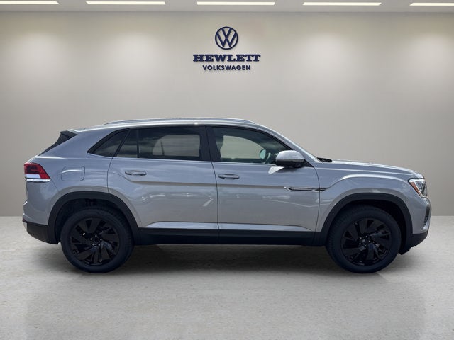 2026 Volkswagen Atlas Cross Sport 2.0T SE w/Technology and Panoramic Sunroof Package