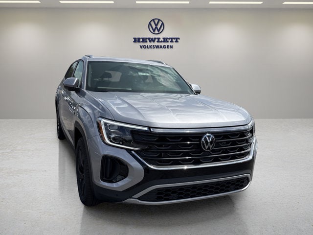 2026 Volkswagen Atlas Cross Sport 2.0T SE w/Technology and Panoramic Sunroof Package