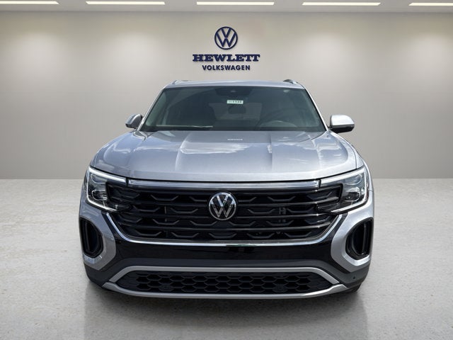 2026 Volkswagen Atlas Cross Sport 2.0T SE w/Technology and Panoramic Sunroof Package