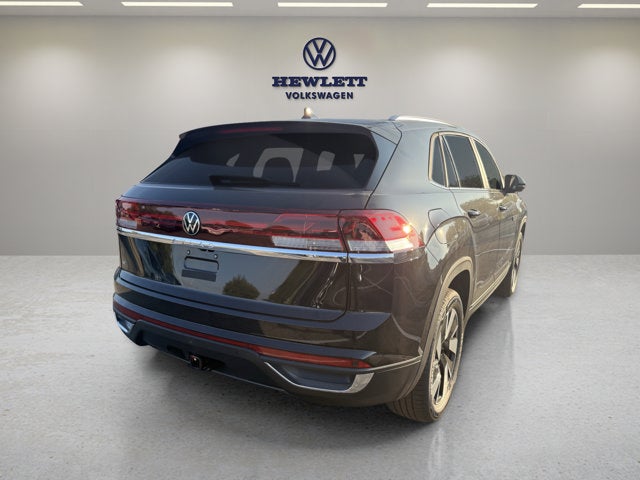 2026 Volkswagen Atlas Cross Sport 2.0T SE w/Technology and Panoramic Sunroof Package
