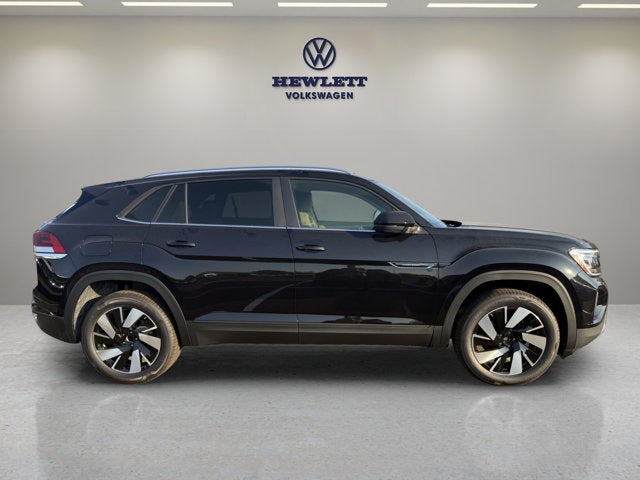 2026 Volkswagen Atlas Cross Sport 2.0T SE w/Technology and Panoramic Sunroof Package