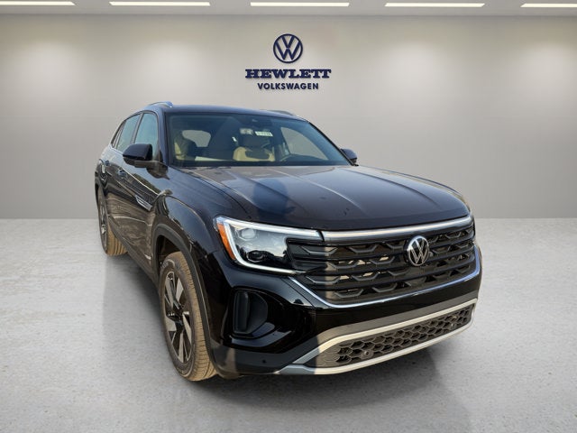 2026 Volkswagen Atlas Cross Sport 2.0T SE w/Technology and Panoramic Sunroof Package