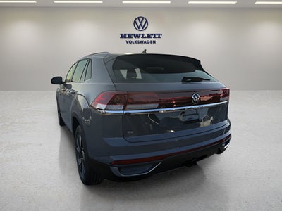 2026 Volkswagen Atlas Cross Sport 2.0T SE w/Technology and Panoramic Sunroof Package