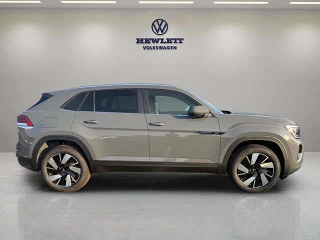 2026 Volkswagen Atlas Cross Sport 2.0T SE w/Technology and Panoramic Sunroof Package