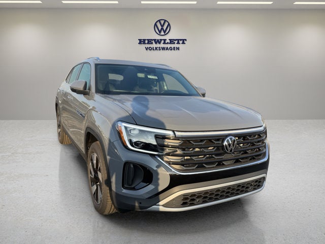 2026 Volkswagen Atlas Cross Sport 2.0T SE w/Technology and Panoramic Sunroof Package