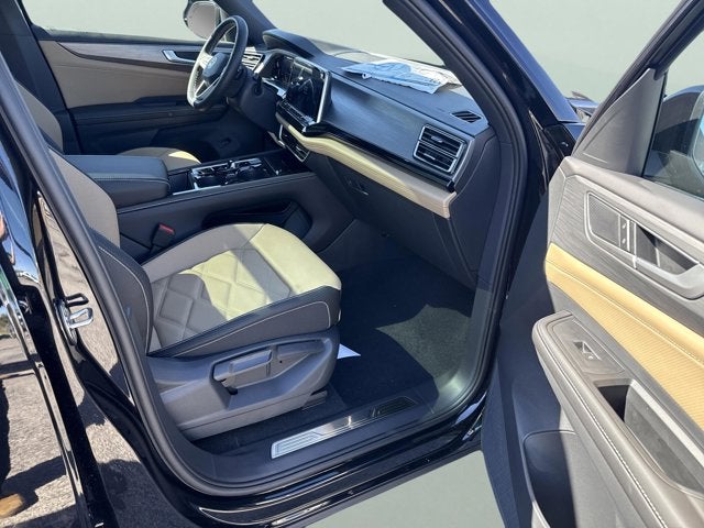 2026 Volkswagen Atlas Cross Sport 2.0T SE w/Technology and Panoramic Sunroof Package