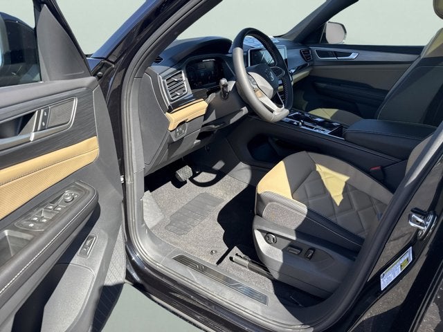 2026 Volkswagen Atlas Cross Sport 2.0T SE w/Technology and Panoramic Sunroof Package