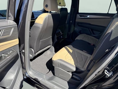 2026 Volkswagen Atlas Cross Sport 2.0T SE w/Technology and Panoramic Sunroof Package