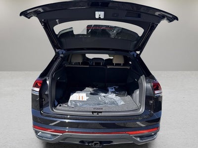 2026 Volkswagen Atlas Cross Sport 2.0T SE w/Technology and Panoramic Sunroof Package