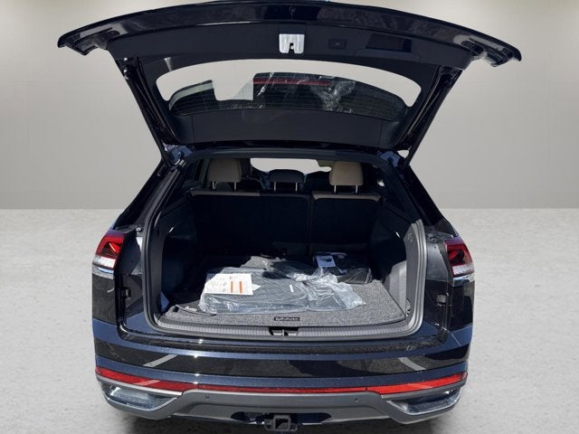 2026 Volkswagen Atlas Cross Sport 2.0T SE w/Technology and Panoramic Sunroof Package