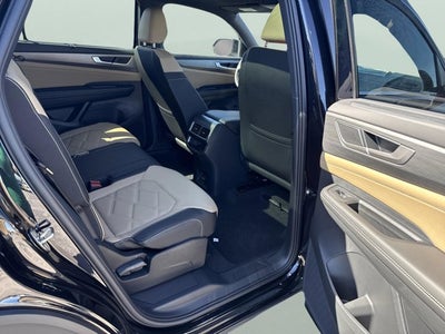 2026 Volkswagen Atlas Cross Sport 2.0T SE w/Technology and Panoramic Sunroof Package