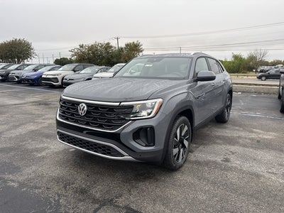 2026 Volkswagen Atlas Cross Sport 2.0T SE w/Technology and Panoramic Sunroof Package