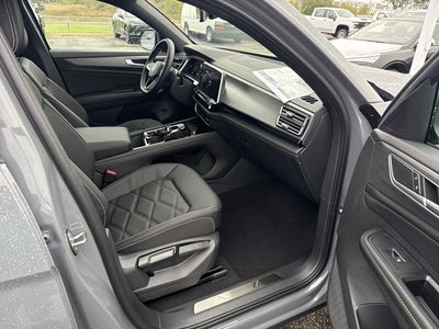 2026 Volkswagen Atlas Cross Sport 2.0T SE w/Technology and Panoramic Sunroof Package