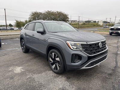 2026 Volkswagen Atlas Cross Sport 2.0T SE w/Technology and Panoramic Sunroof Package