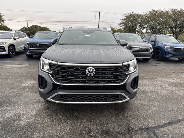 2026 Volkswagen Atlas Cross Sport 2.0T SE w/Technology and Panoramic Sunroof Package