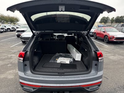 2026 Volkswagen Atlas Cross Sport 2.0T SE w/Technology and Panoramic Sunroof Package