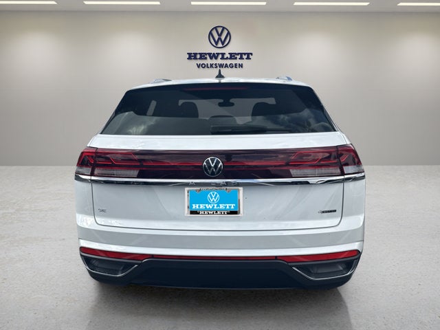 2026 Volkswagen Atlas Cross Sport 2.0T SE w/Technology and Panoramic Sunroof Package