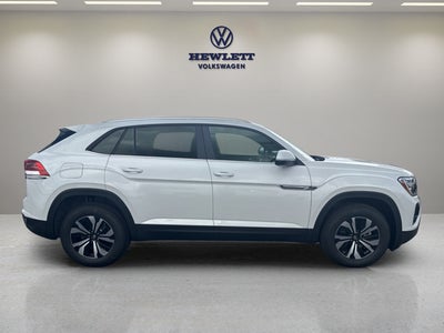 2026 Volkswagen Atlas Cross Sport 2.0T SE w/Technology and Panoramic Sunroof Package