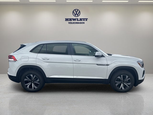 2026 Volkswagen Atlas Cross Sport 2.0T SE w/Technology and Panoramic Sunroof Package