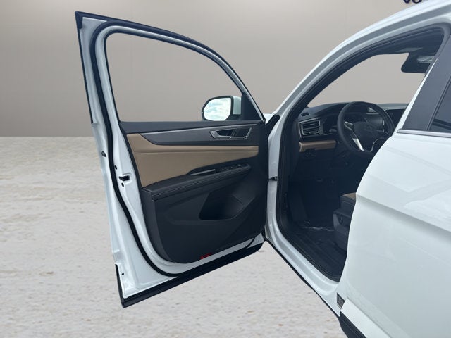 2026 Volkswagen Atlas Cross Sport 2.0T SE w/Technology and Panoramic Sunroof Package
