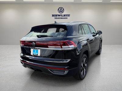2026 Volkswagen Atlas Cross Sport 2.0T SE w/Technology and Panoramic Sunroof Package