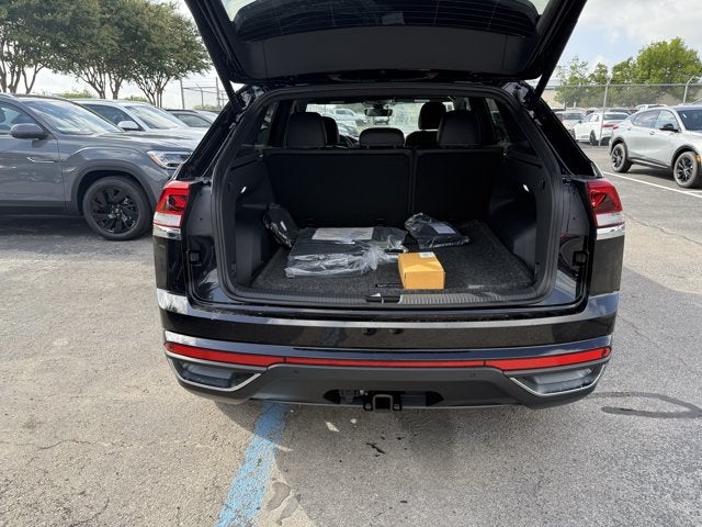 2026 Volkswagen Atlas Cross Sport 2.0T SE w/Technology and Panoramic Sunroof Package
