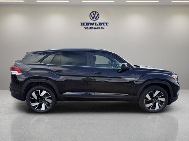 2026 Volkswagen Atlas Cross Sport 2.0T SE w/Technology and Panoramic Sunroof Package