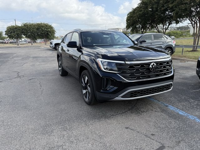 2026 Volkswagen Atlas Cross Sport 2.0T SE w/Technology and Panoramic Sunroof Package