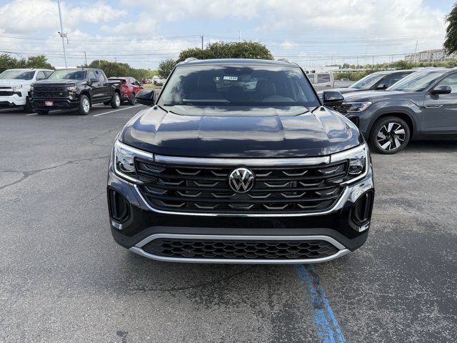2026 Volkswagen Atlas Cross Sport 2.0T SE w/Technology and Panoramic Sunroof Package