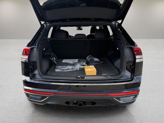 2026 Volkswagen Atlas Cross Sport 2.0T SE w/Technology and Panoramic Sunroof Package